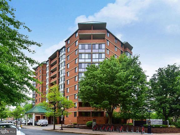 2nd image of 1001 N Randolph St APT 1008