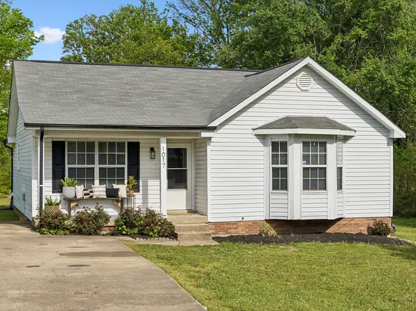 1017 Preston Dr, Burns, TN 37029