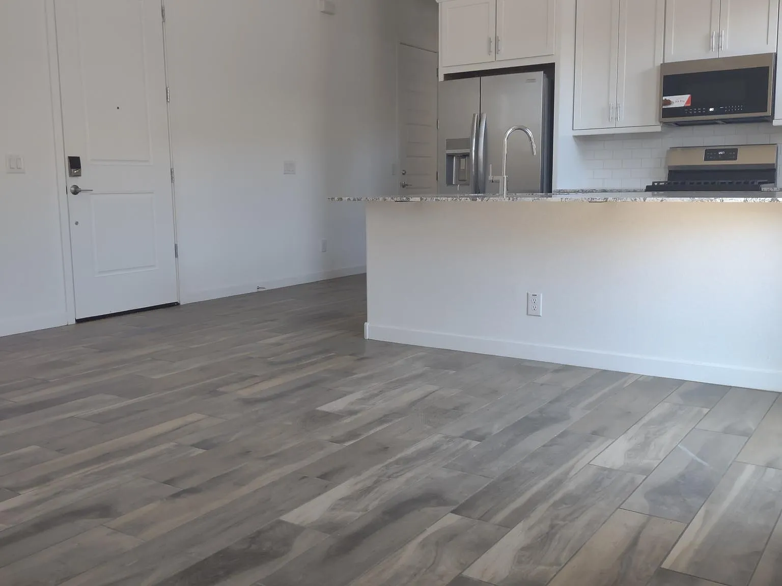 170 E Birchwood Pl — Photo 4