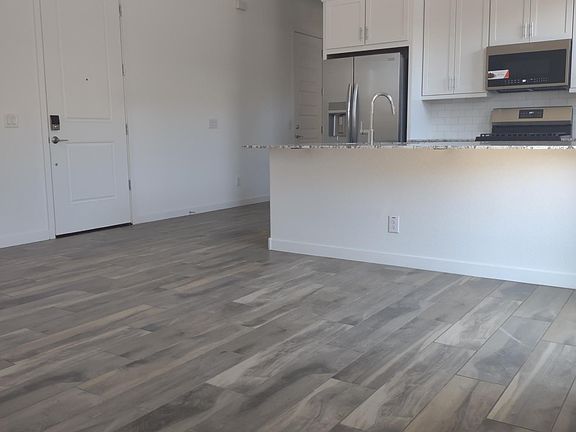4th image of 170 E Birchwood Pl