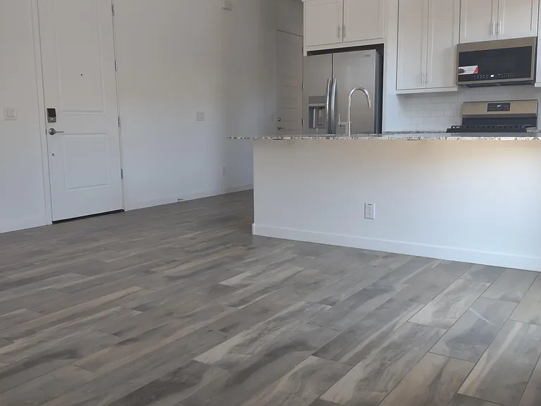 170 E Birchwood Pl — Photo 4