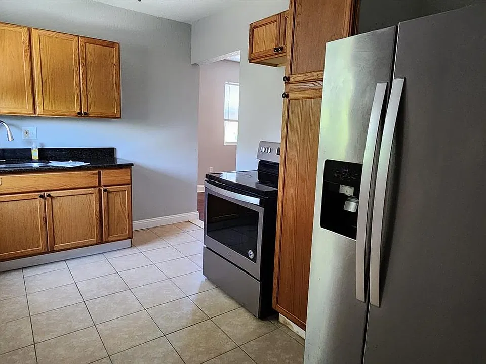 306 Hawthorne Dr #3