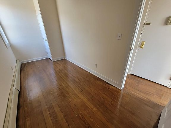 3rd image of 30 Mulberry St APT 2