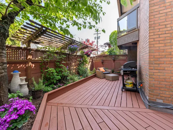 1055 W 13th Ave #102, Vancouver, BC V6H 1N1