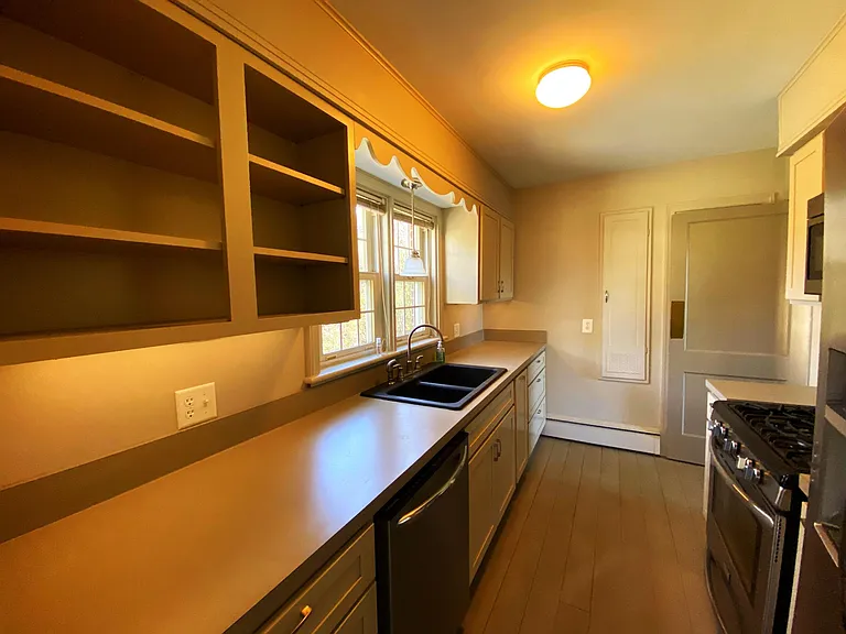 903 Belmore Ave — Photo 9