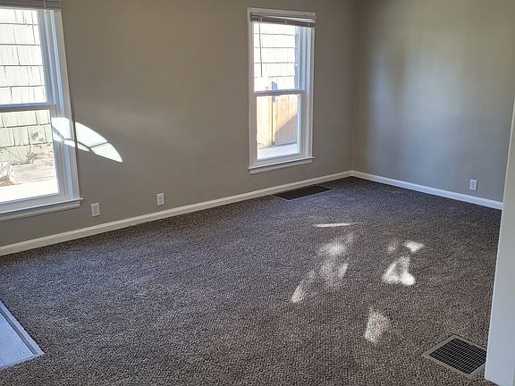 4th image of 4937 Evanston Ave