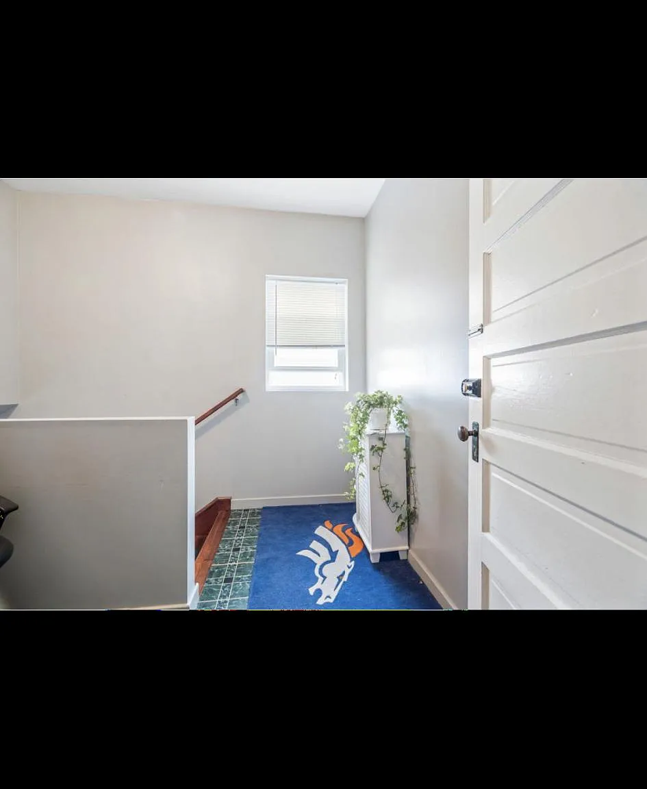 2 bed, 1000 sqft, $2,200 — Photo 2