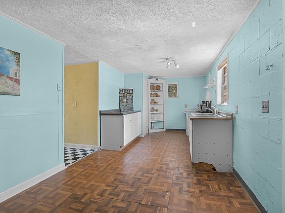 4th image of 260 Cove View Rd