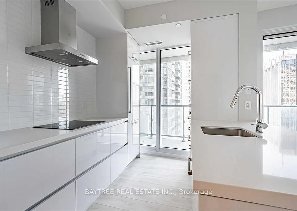 2221 Yonge St #4008