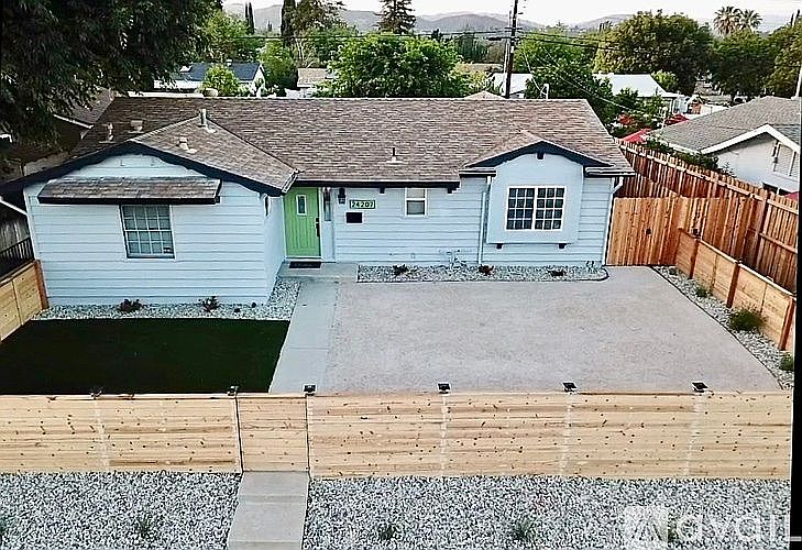 1st image of 24207 Victory Blvd