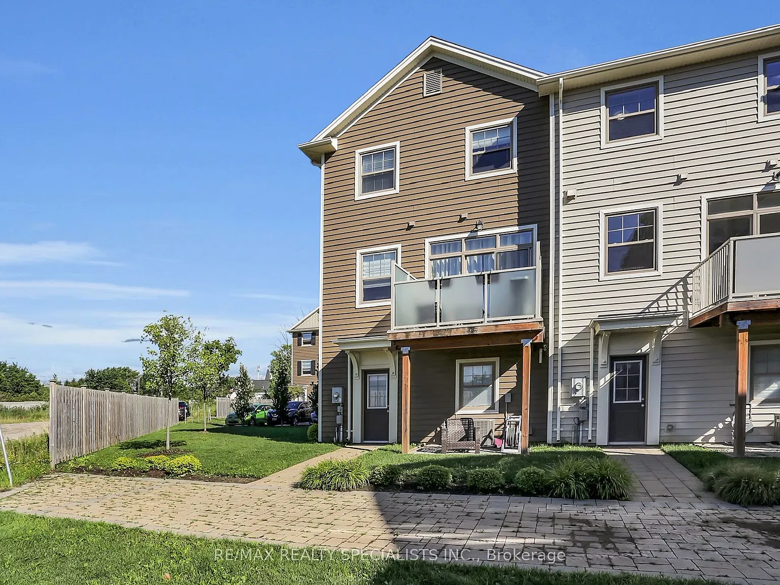1040 Coronation Dr — Photo 3