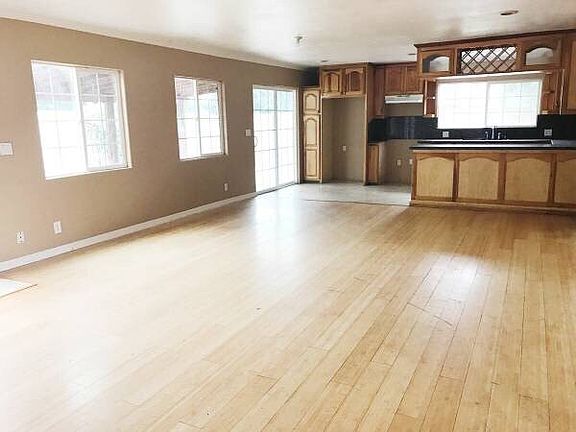 4th image of 20303 Seine Ave
