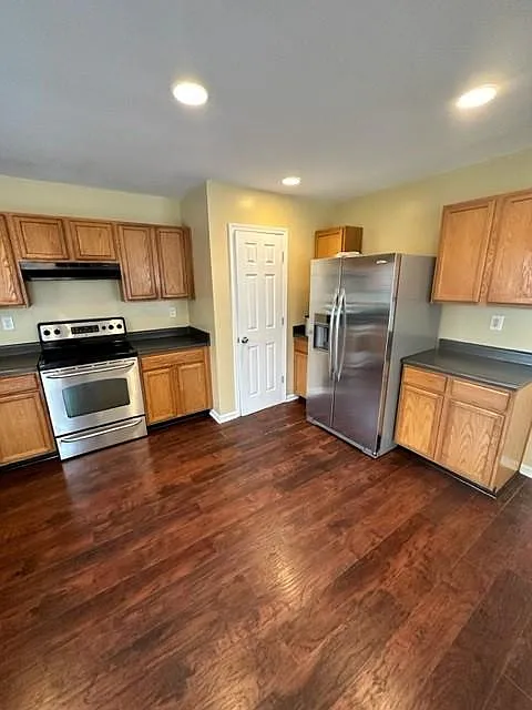 3 bed, 2.5 bath, 1674 sqft, $1,900 — Photo 3