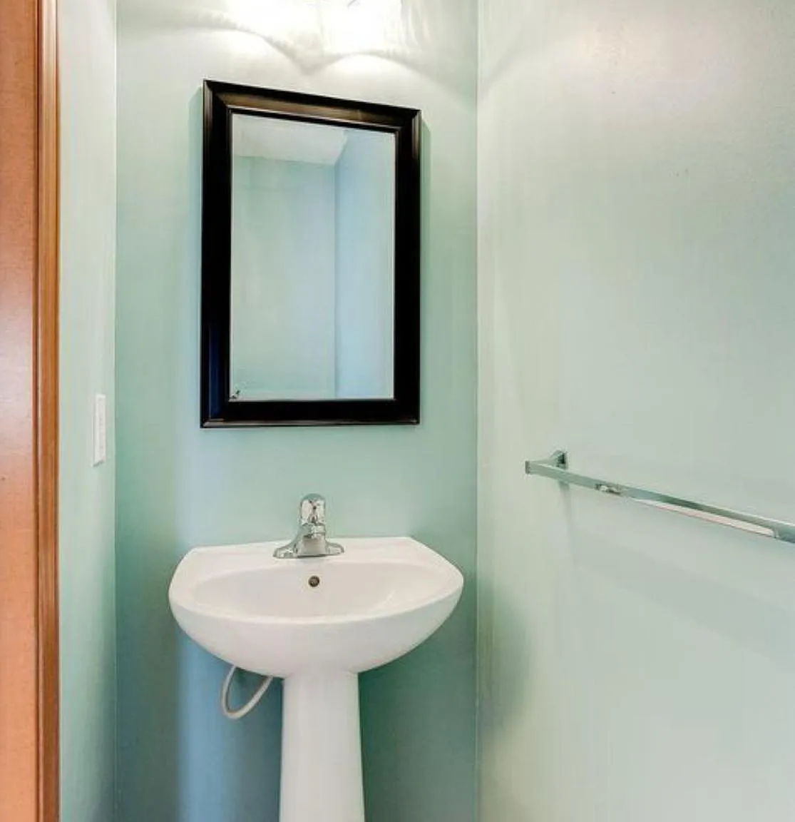2 bed, 1040 sqft, $2,200 — Photo 4