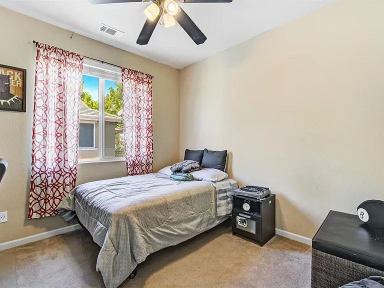 406 Toyon Ln — Photo 9