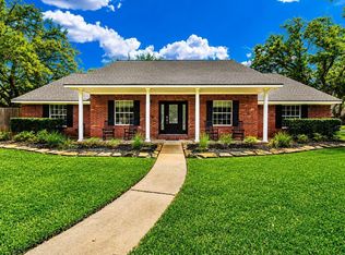52 Dewberry Ct, Lake Jackson, TX 77566