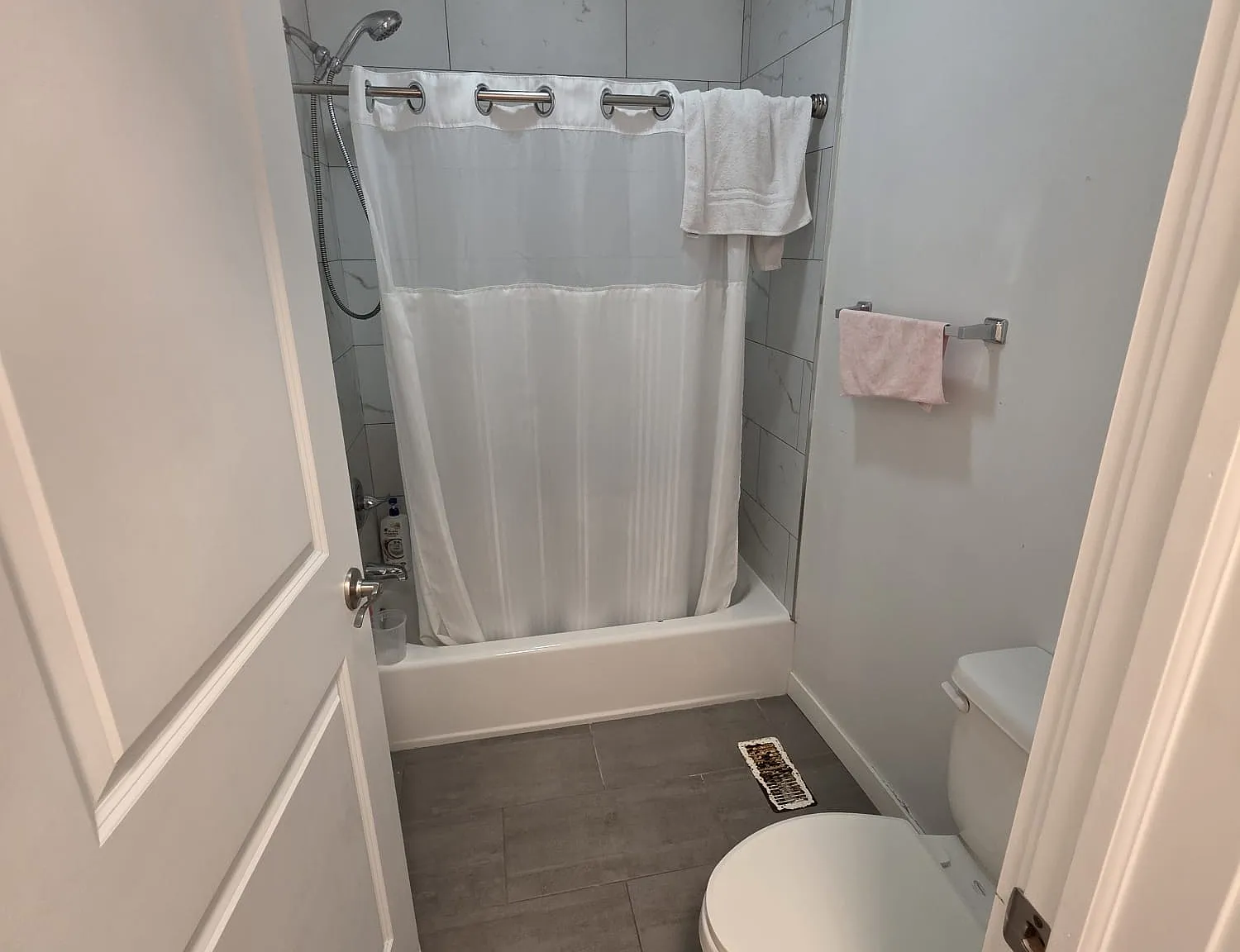 3 bed, 1000 sqft, $3,300 — Photo 2