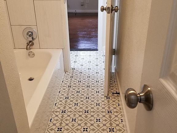 5th image of 6830 Greenhurst St