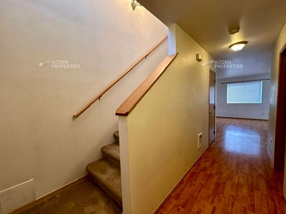 3rd image of 402 NW Meadow Ct