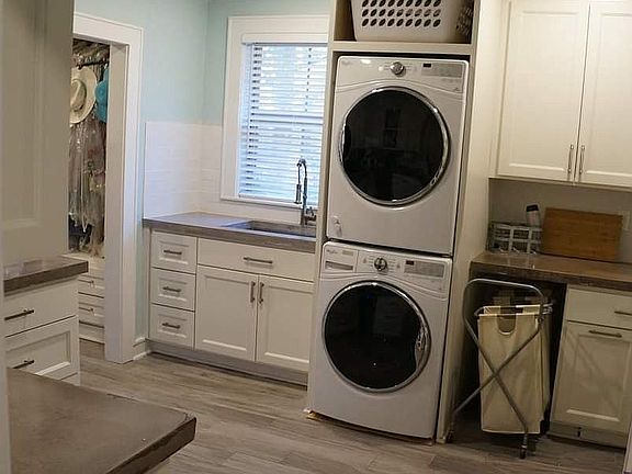 Large Laundry/Pantry