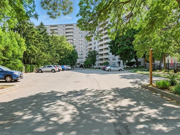 700 Dynes Rd #909, Burlington, ON L7N 3M2