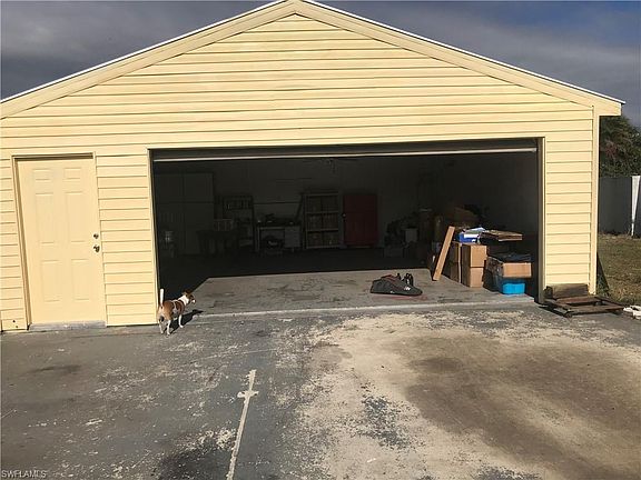 3rd image of 1430 Caywood Cir N