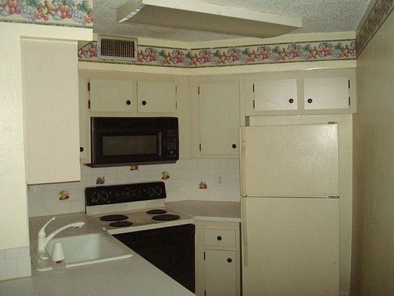 4th image of 3810 Southpointe Dr