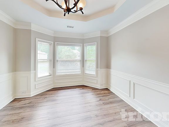 5th image of 1571 English Manor Cir