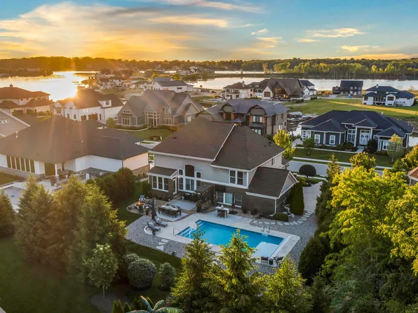10589 Geist View Dr, McCordsville, IN 46055