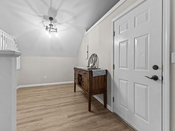 128 Grand Ave #3