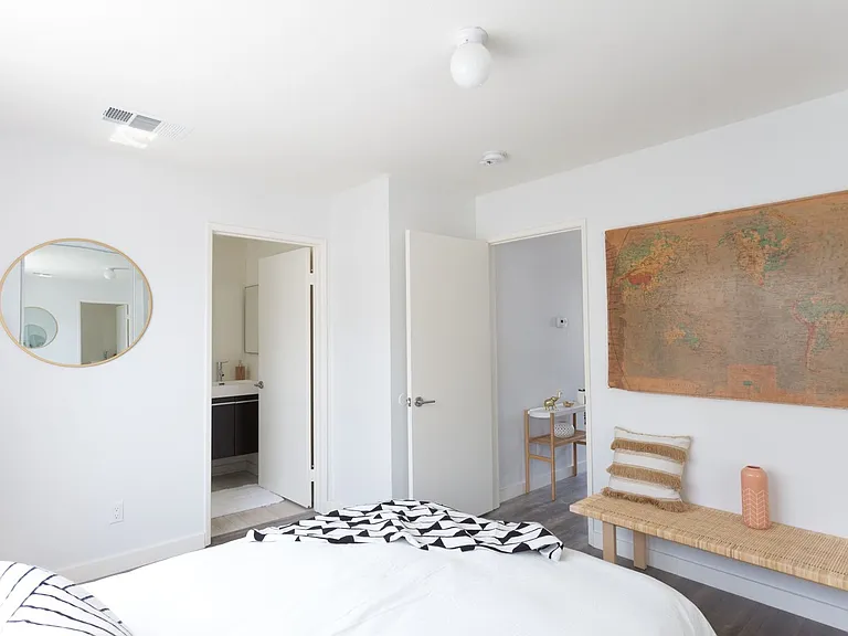 1815 E 2nd St #17 — Photo 13