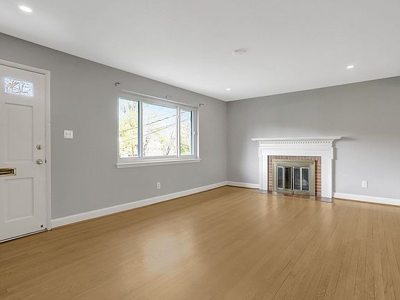 3rd image of 3713 Lockwood Ln