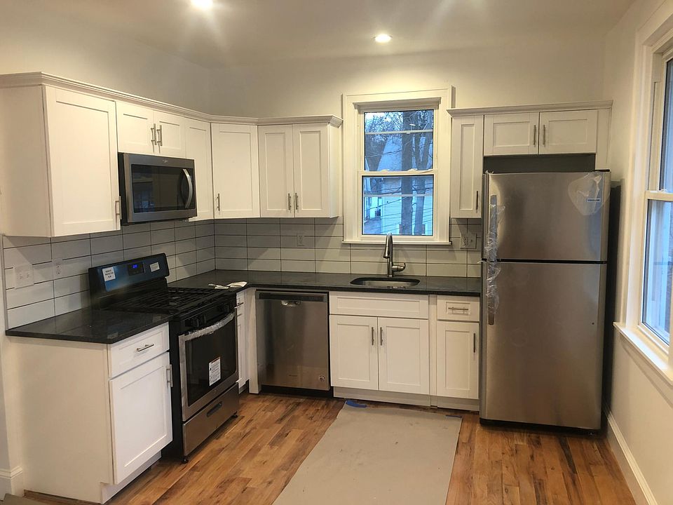 1st image of 105 Leslie St