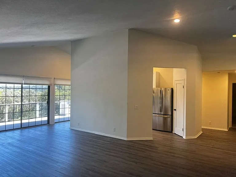 736 Hillside Dr — Photo 7