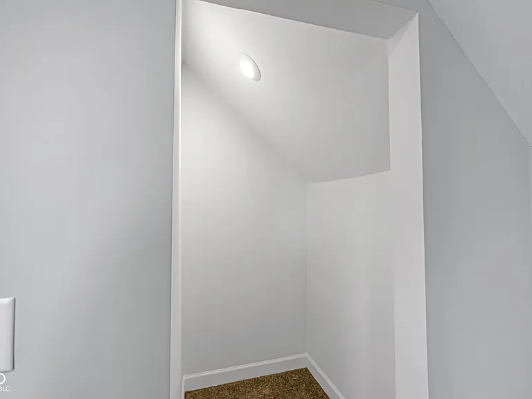 2209 Noble St #2 — Photo 3