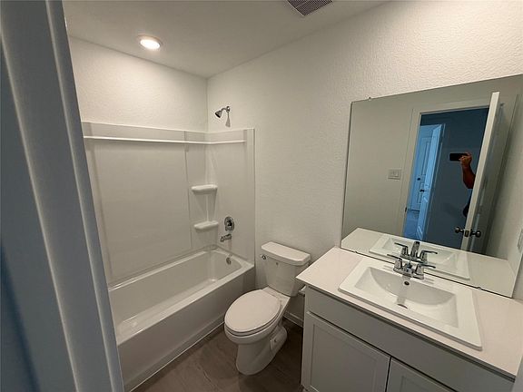 3rd image of 346 Lucia Way