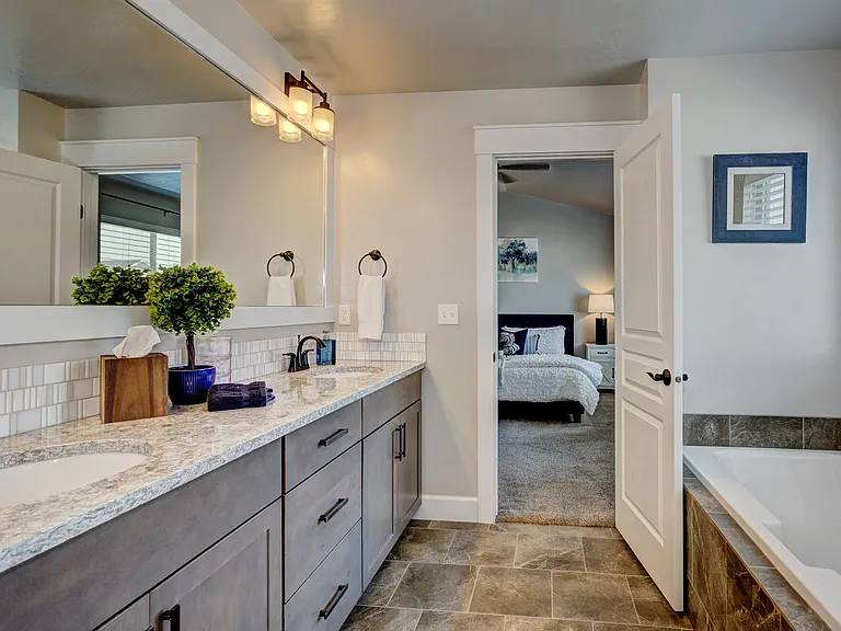 2580 E Blackstone Dr — Photo 30