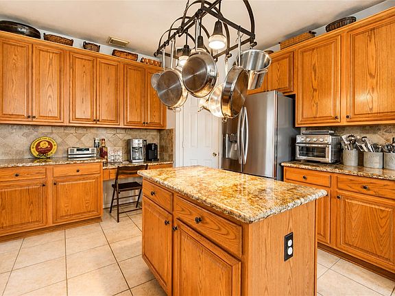 3rd image of 8111 Summer Wind Ct