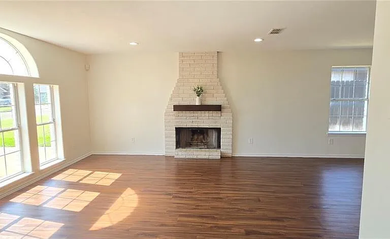 2415 Heather Ave — Photo 3
