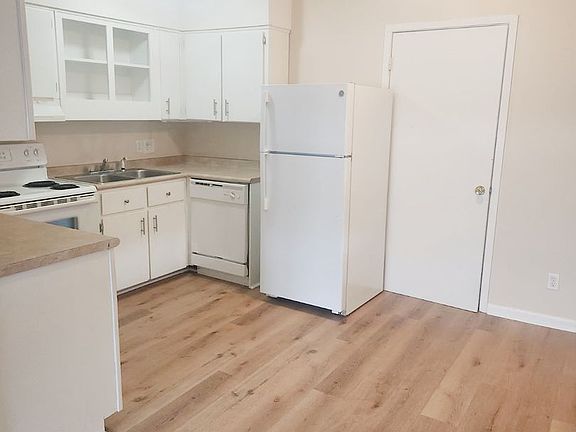 2nd image of 103 Church Ave SE #B