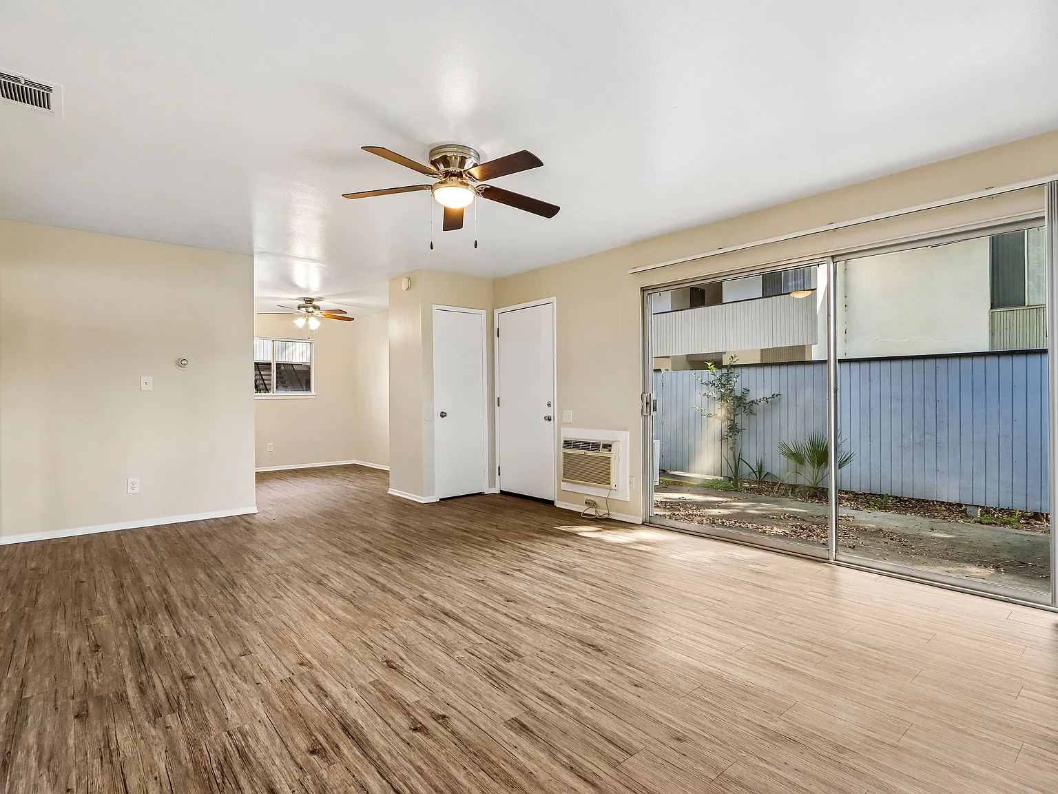 East Cypress — Photo 4