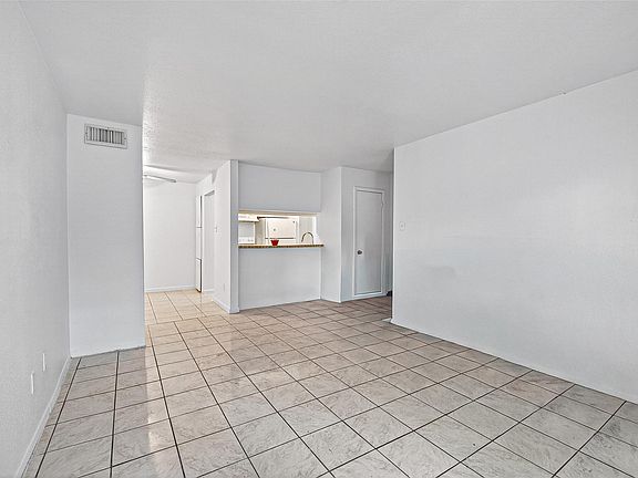 4th image of 7200 Clarewood Dr APT 1904