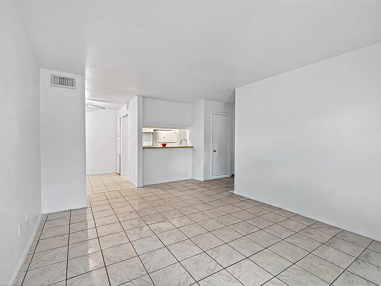 7200 Clarewood Dr #1904 — Photo 4