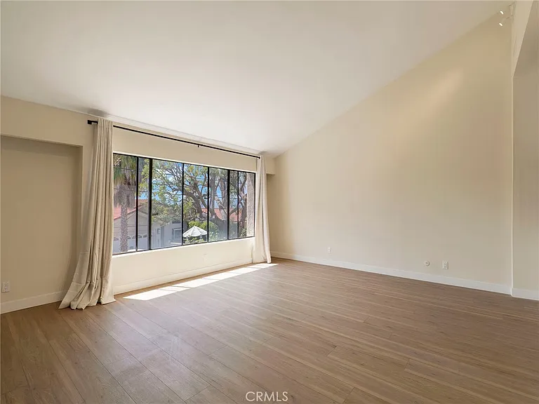 5214 Calatrana Dr — Photo 2