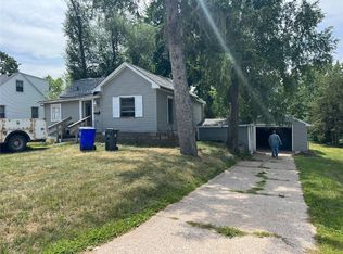 711 34th St NE, Cedar Rapids, IA 52402