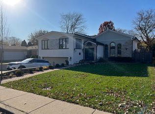 415 Sunset Dr, Wilmette, IL 60091