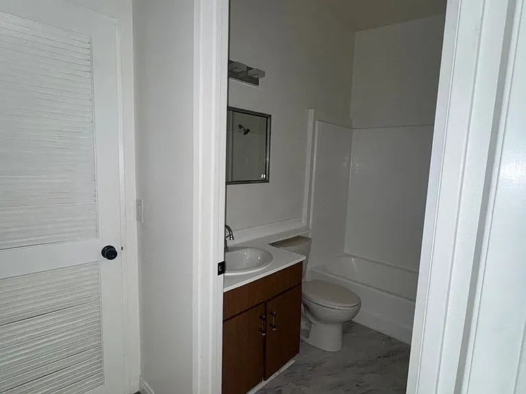 5250 Bellingham Ave — Photo 12