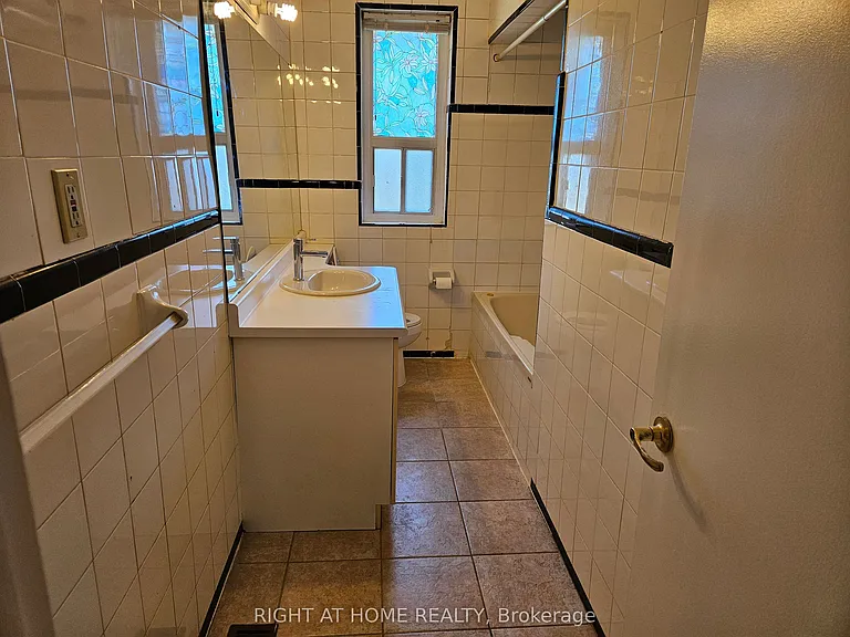 388 Fernleigh Cir S — Photo 7