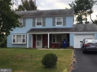 18 Medley Ln, Willingboro, NJ 08046