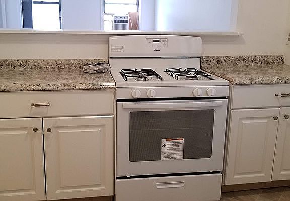 3rd image of 445 W 37th St #3